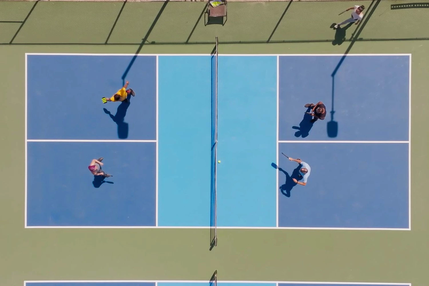 a group of people playing tennis