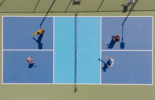 a group of people playing tennis